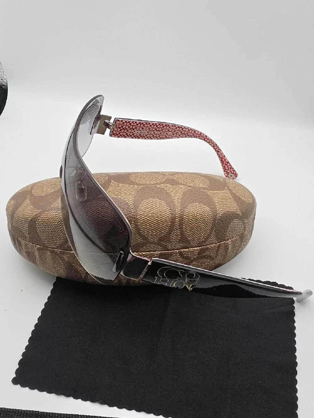 Coach Signiture Red Monogram Visor Oversized Black Women's Sunnies (GOOD/FAIR)✨️